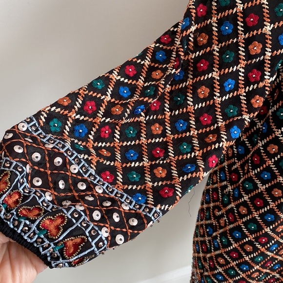 Alice + Olivia Gillian Embroidered Shift Dress - Picture 6 of 15